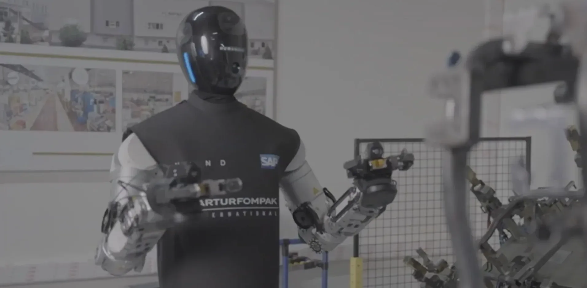 Подробнее о статье Гуманоїдний робот HMND 01: нові горизонти у автомобільній логістиці