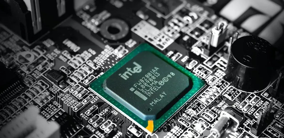 Подробнее о статье Intel приєднується до проєкту Маска для виробництва чипів