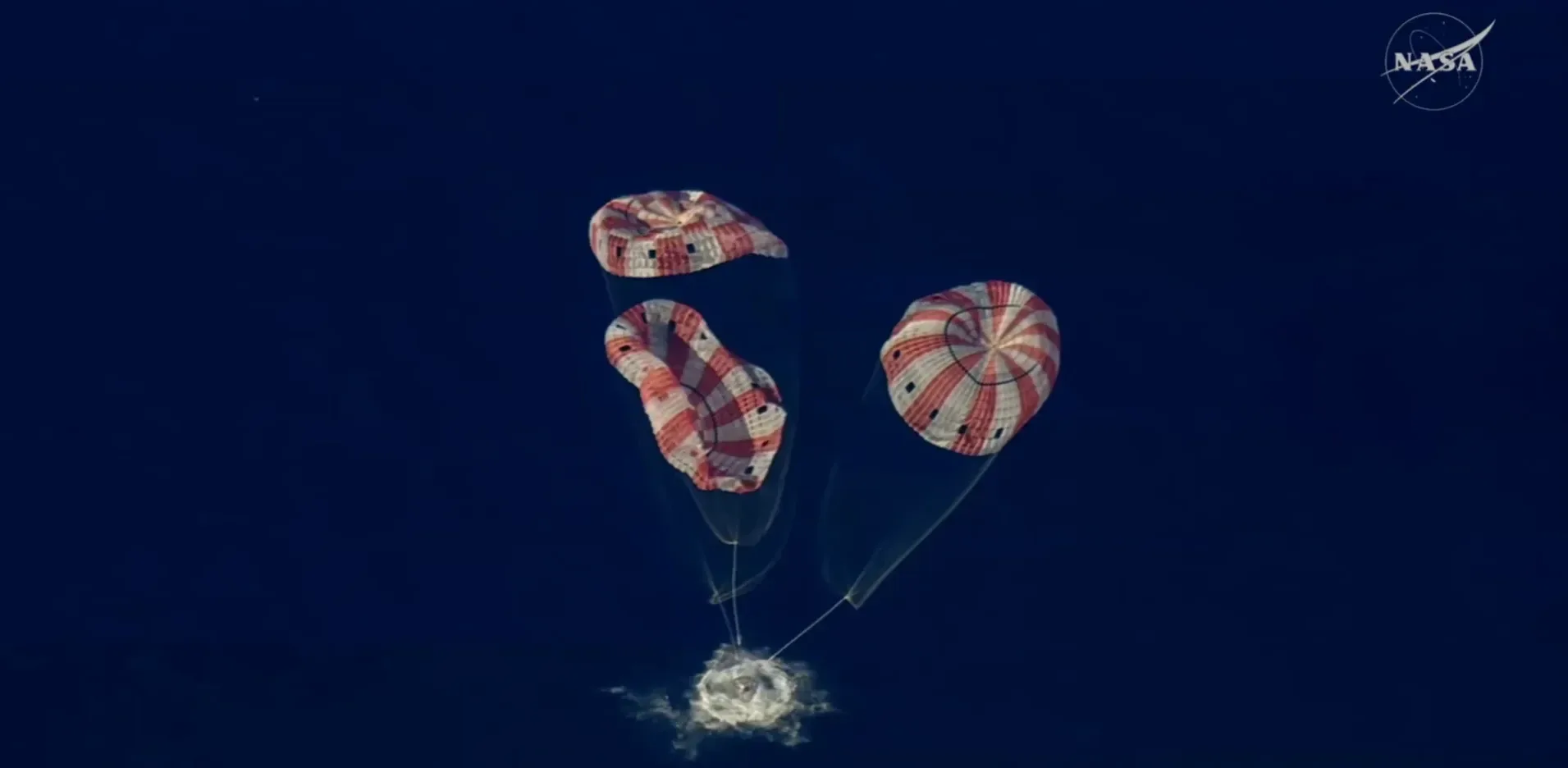 Подробнее о статье Успішне приводнення корабля Orion після місії Artemis II