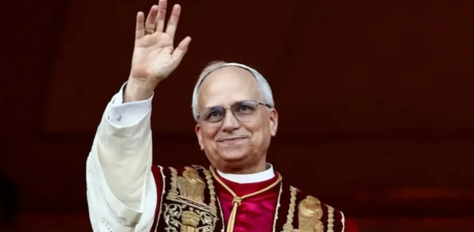 Подробнее о статье Папа Лев XIV навчився крутити м’яч на пальці з Гарлем Глобтроттерс