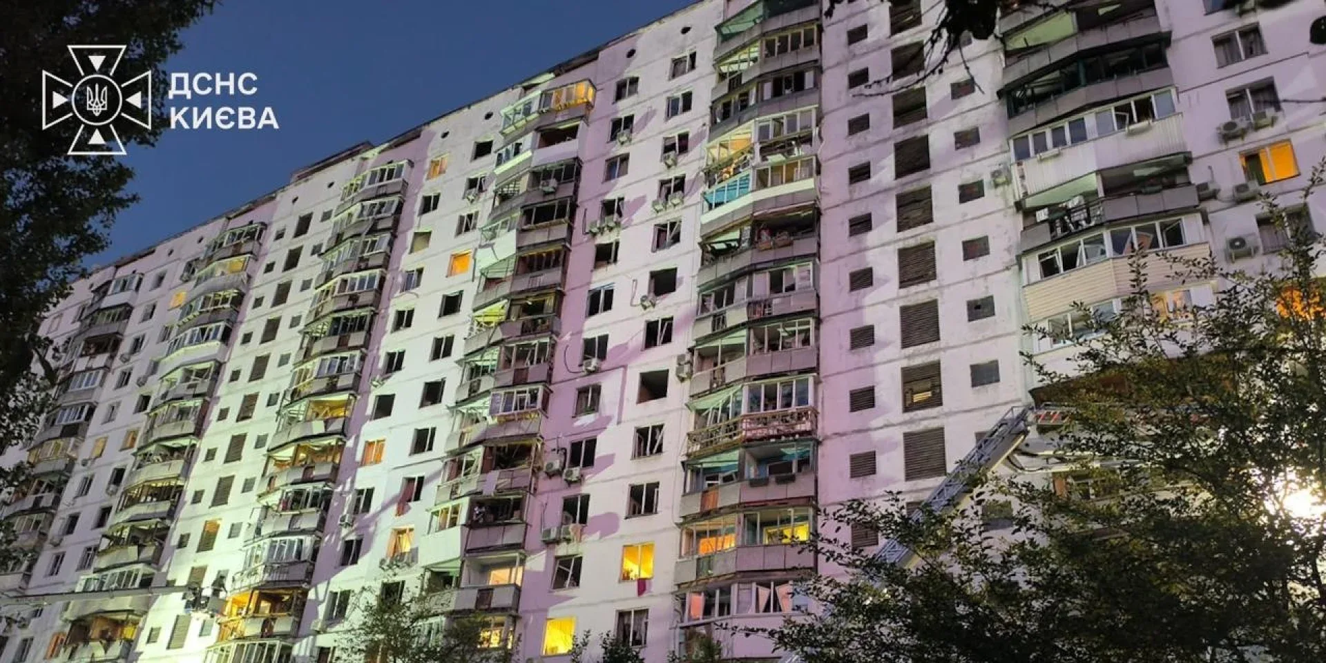 Подробнее о статье Наслідки масованої атаки на Київ: 18 поранених та пошкоджена інфраструктура