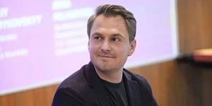 Подробнее о статье Офіс генпрокурора підтвердив закордонне відрядження Кравченка