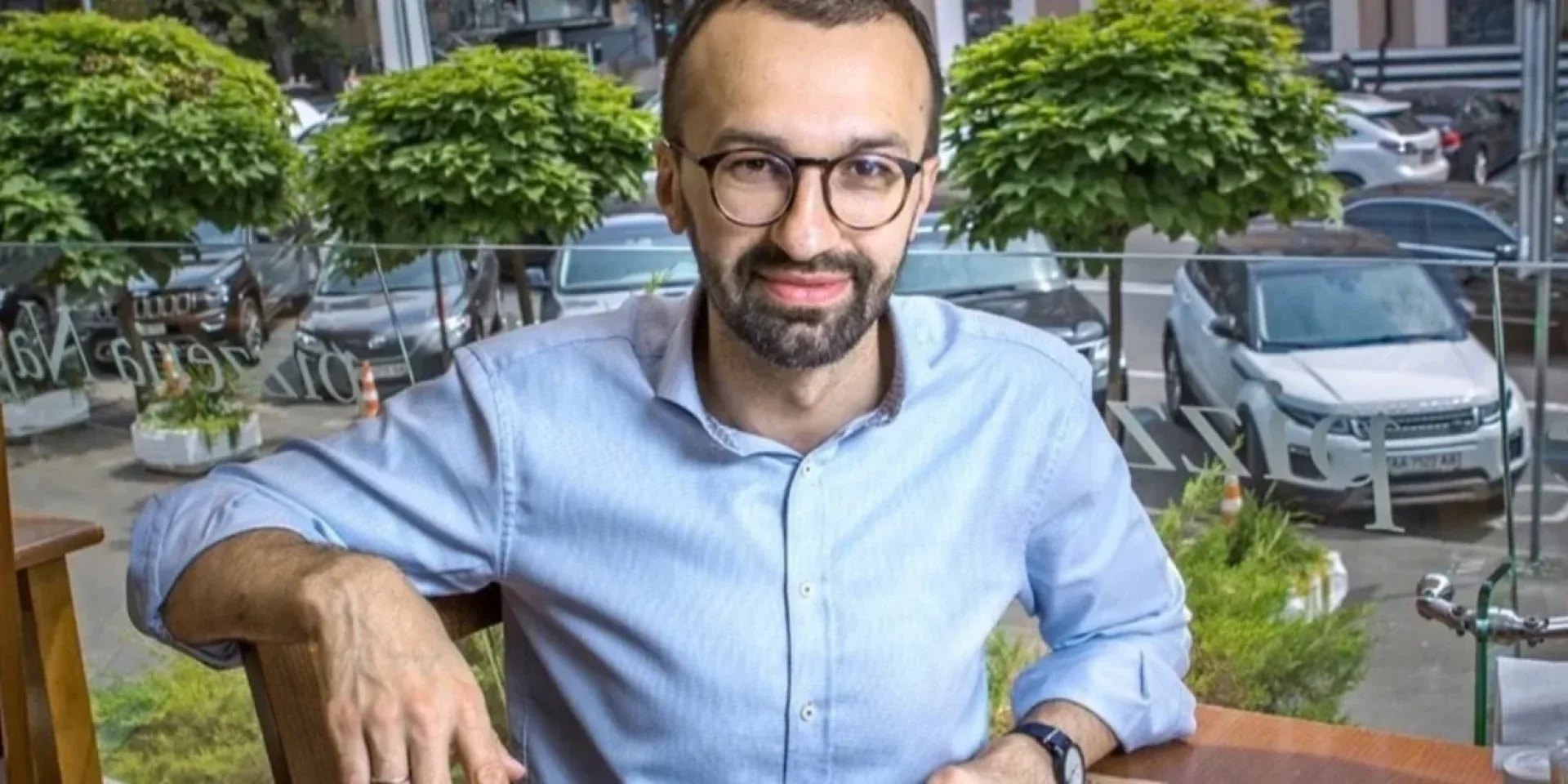 Подробнее о статье Лещенко спростував чутки про поїздку Зеленського до Москви