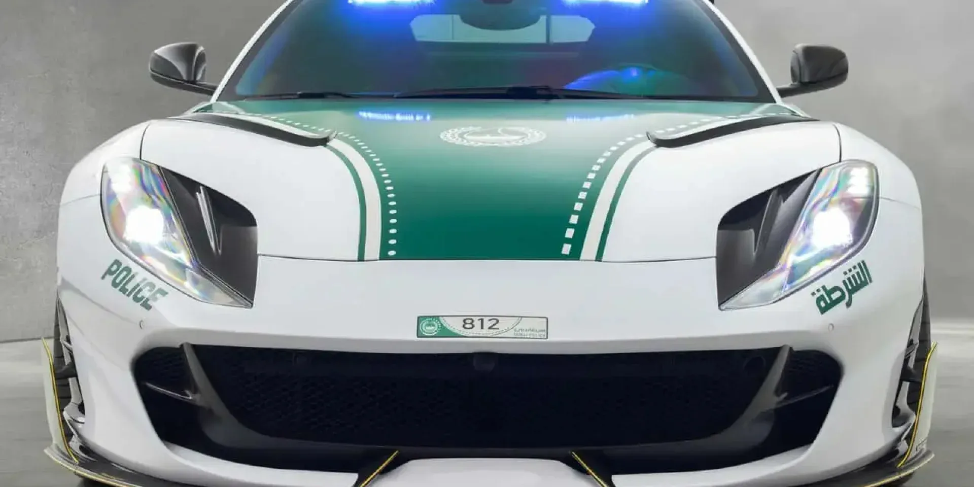 Подробнее о статье Поліція Дубая отримала 800-сильний тюнінгований Ferrari 812