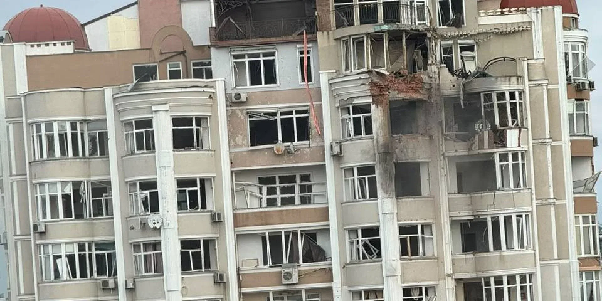 Подробнее о статье Наслідки масованого удару по Одесі: 20 поранених та руйнування
