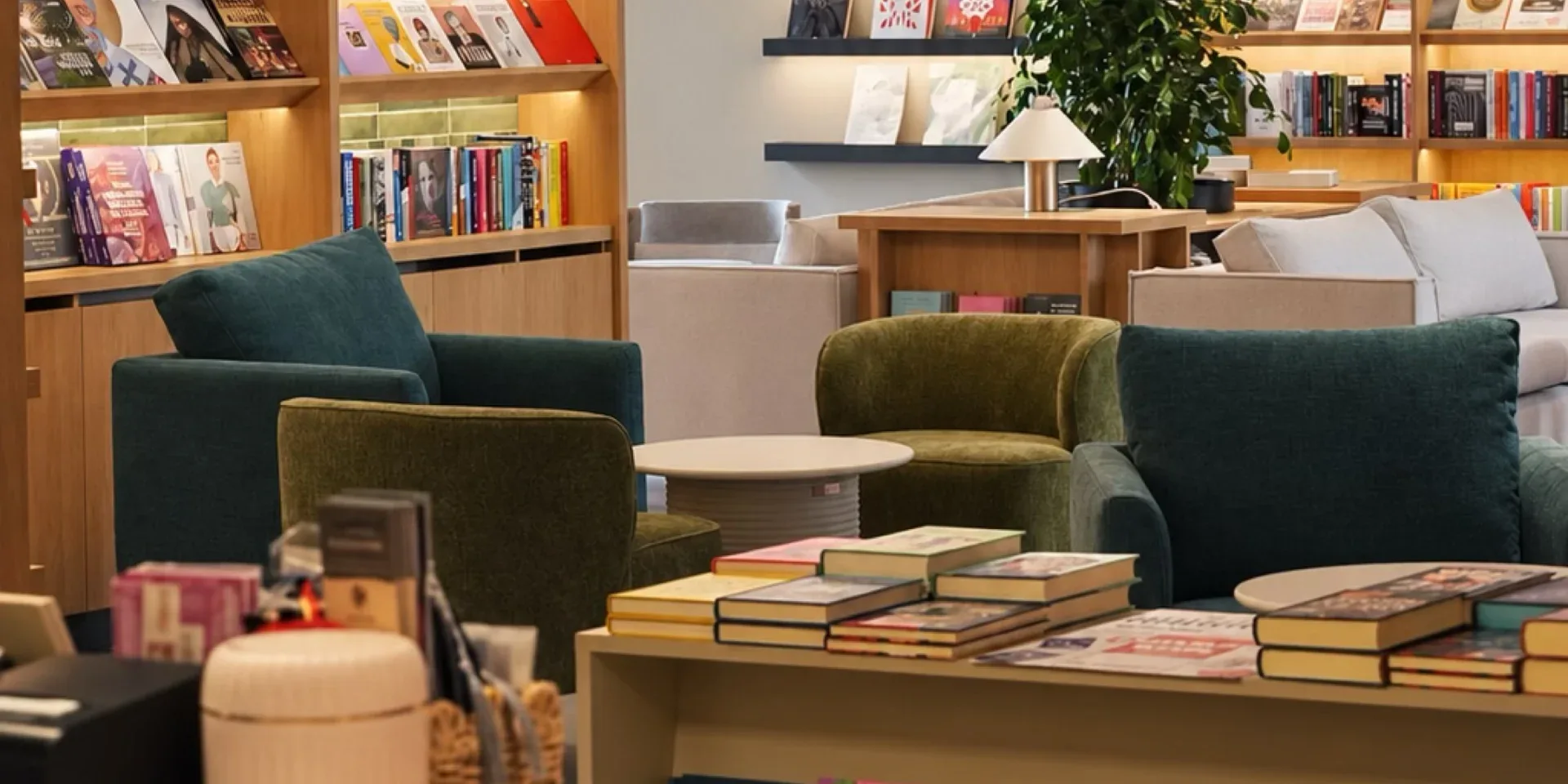 Подробнее о статье Book.ua розширює мережу: нова книгарня у Києві та плани на Житомир
