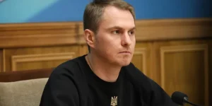 Подробнее о статье Держприкордонслужба прокоментувала виїзд Руслана Кравченка