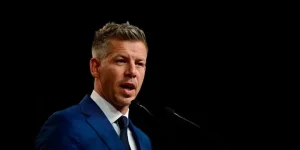 Подробнее о статье Петер Мадяр відповів на погрози Віктора Орбана антикорупційному органу