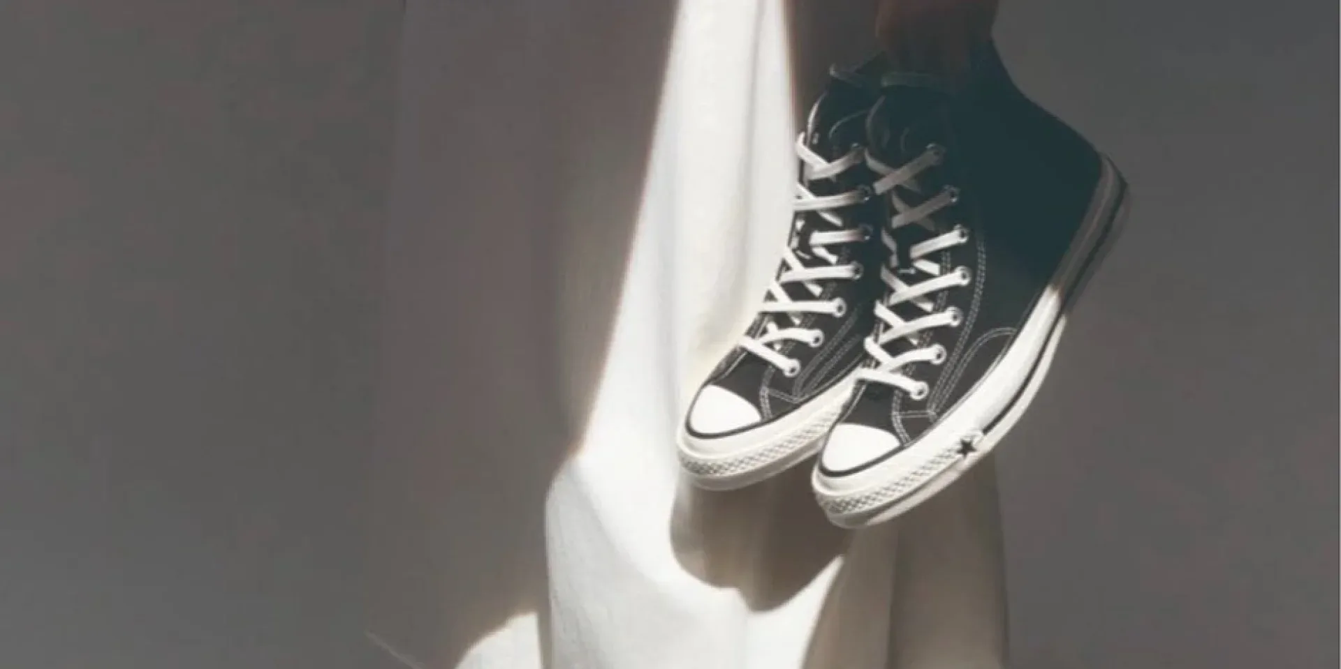 Подробнее о статье Скандал з Converse: новий рекламний знімок порівняли з ККК