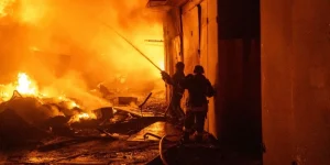 Подробнее о статье У Хмельницькому під час атаки поранено чотирьох рятувальників