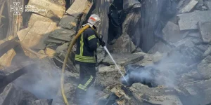 Подробнее о статье На Київщині загасили масштабну пожежу на складі після ворожої атаки
