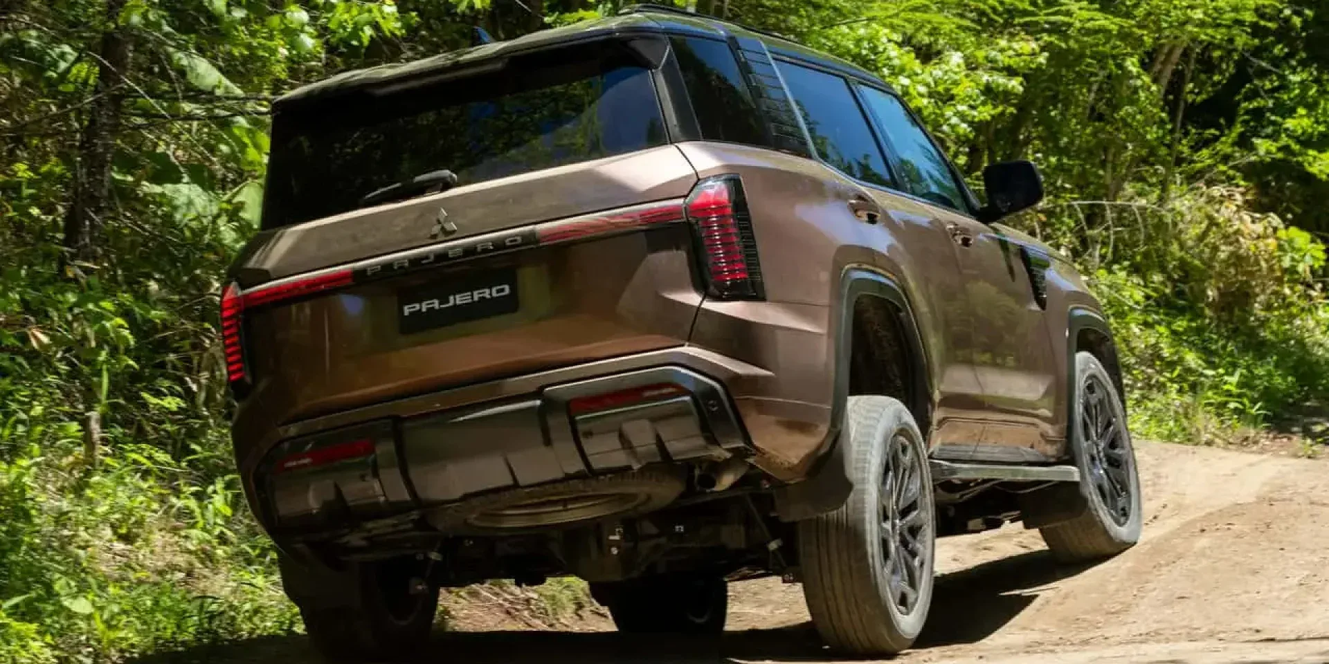 Подробнее о статье Новий Mitsubishi Pajero: чому змінили розташування запаски