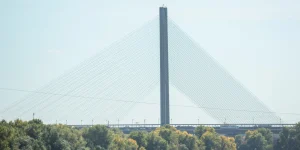 Подробнее о статье Удари по Києву: наслідки нічної атаки та ситуація на мостах